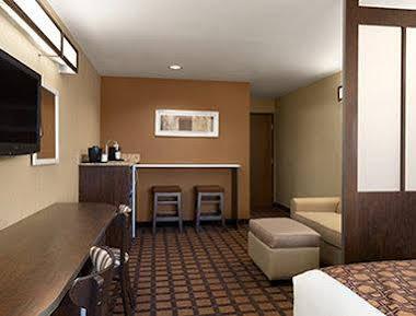 Microtel Inn & Suites By Wyndham Odessa Tx Exterior foto